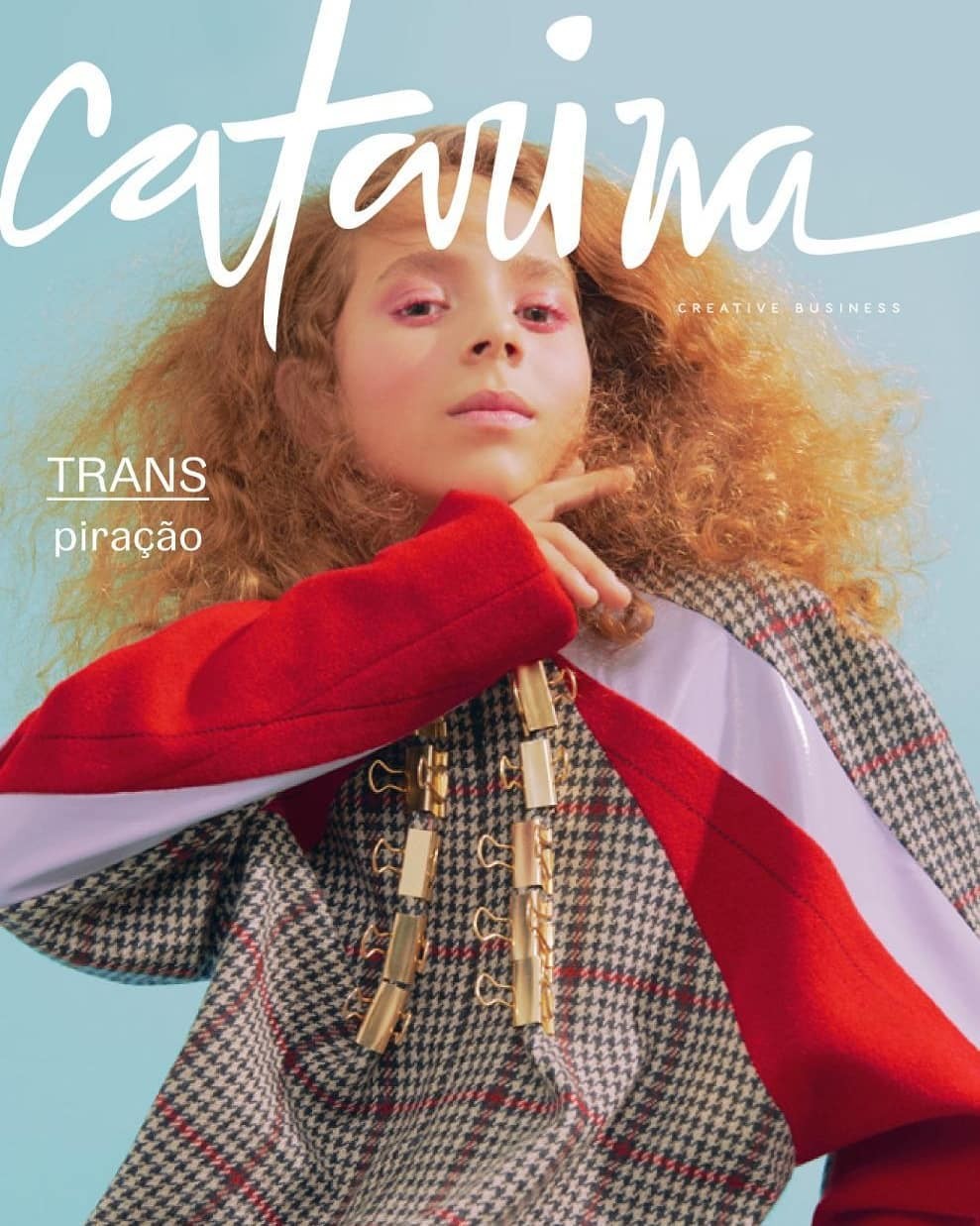 Aos 11 anos, a patinadora Maria Joaquina estrela capa de revista dedicada a personalidades trans (Foto: Reprodução Instagram)