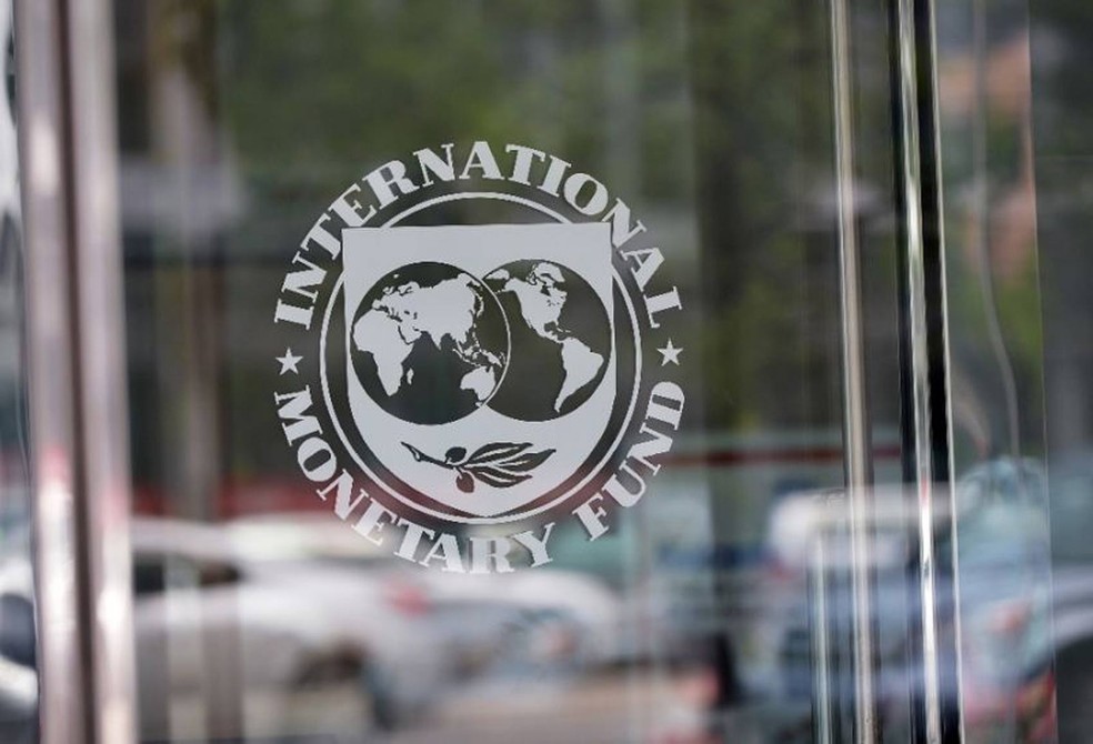 Uma pessoa ficou ferida após a explosão de uma carta-bomba no escritório do Fundo Monetário Internacional (FMI) em Paris — Foto: Mandel Ngan/AFP