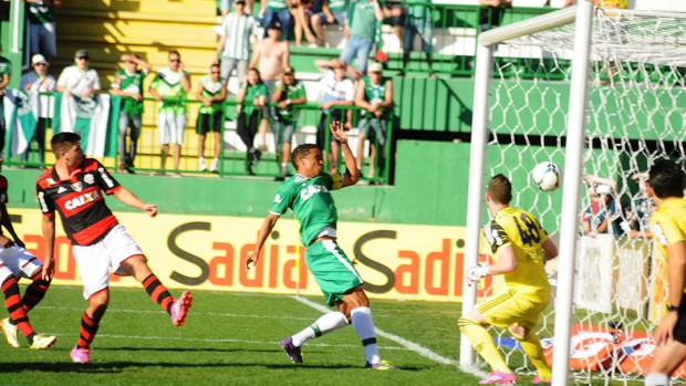 Redação AM: narrador diz que Chape crava o Fla de Luxa na zona da degola