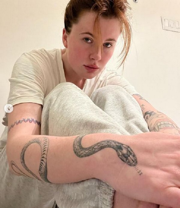 A modelo Ireland Baldwin em uma das fotos compartilhadas por ela após sofrer um ataque de ansiedade (Foto: Instagram)