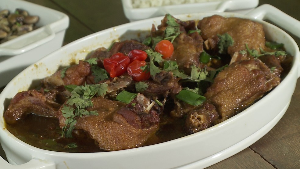 Aprenda como fazer receita de galinha caipira no Chef JPB — Foto: TV Cabo Branco/Reprodução