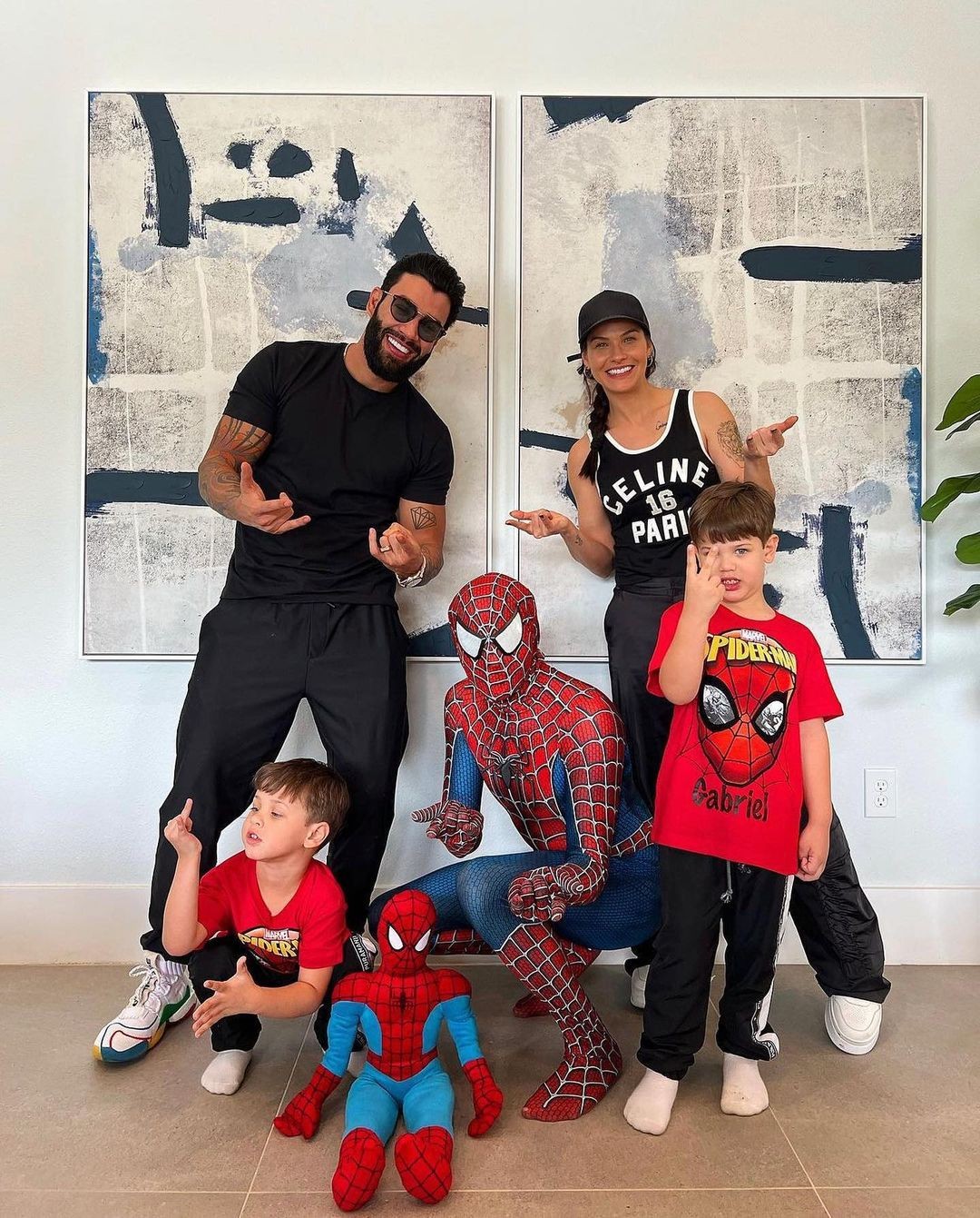 Gusttavo Lima com Andressa Suita e os filhos, Gabriel e Samuel (Foto: Reprodução Instagram)