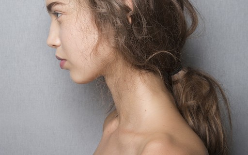 Rabo de cavalo baixíssimo é tendência para todos os cabelos - Revista Marie  Claire | Beleza
