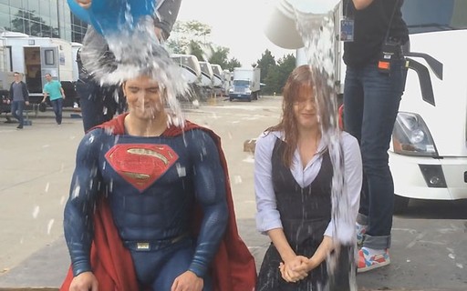 Confira Henry Cavill e Amy Adams no set de filmagens de Batman V Superman, Notícias