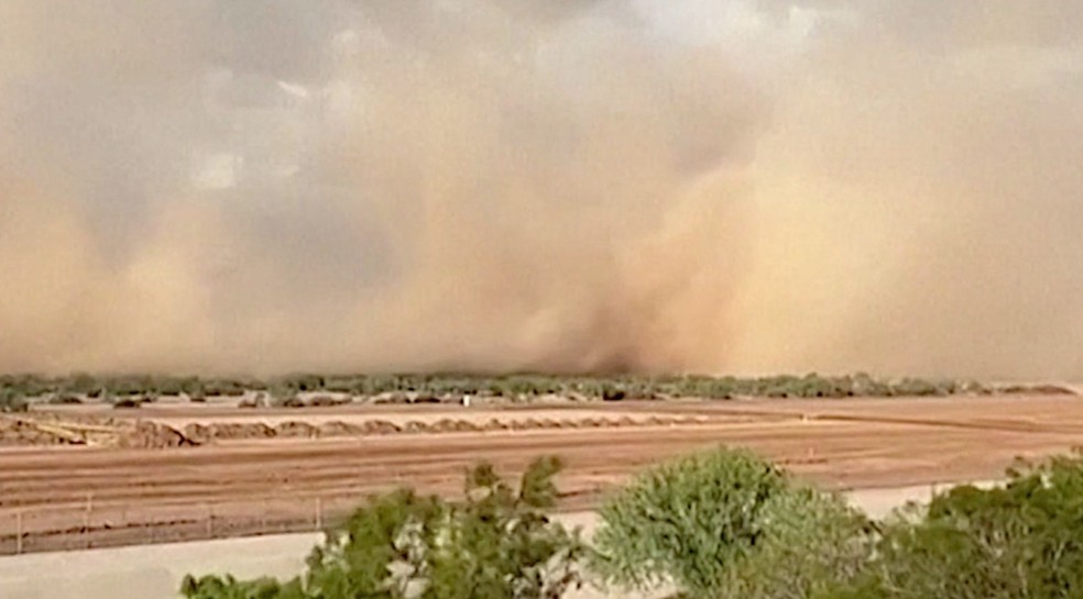 Uma forte tempestade de areia varreu o estado americano do Arizona — Foto: Reuters via BBC