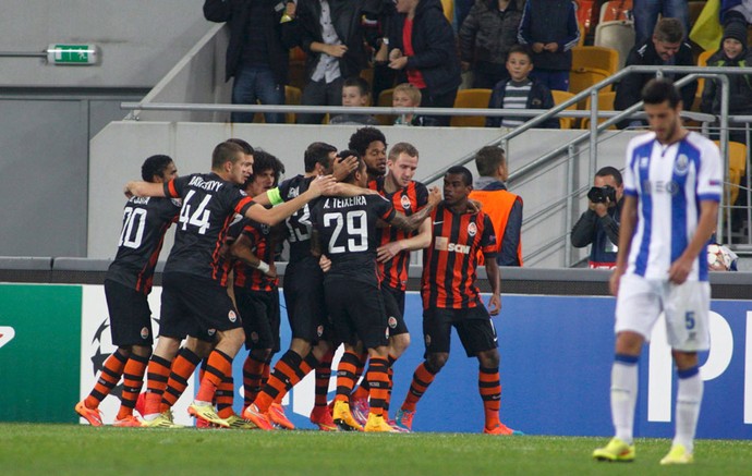 Shakhtar x Porto - Alex Teixeira comemora gol (Foto: Reuters)