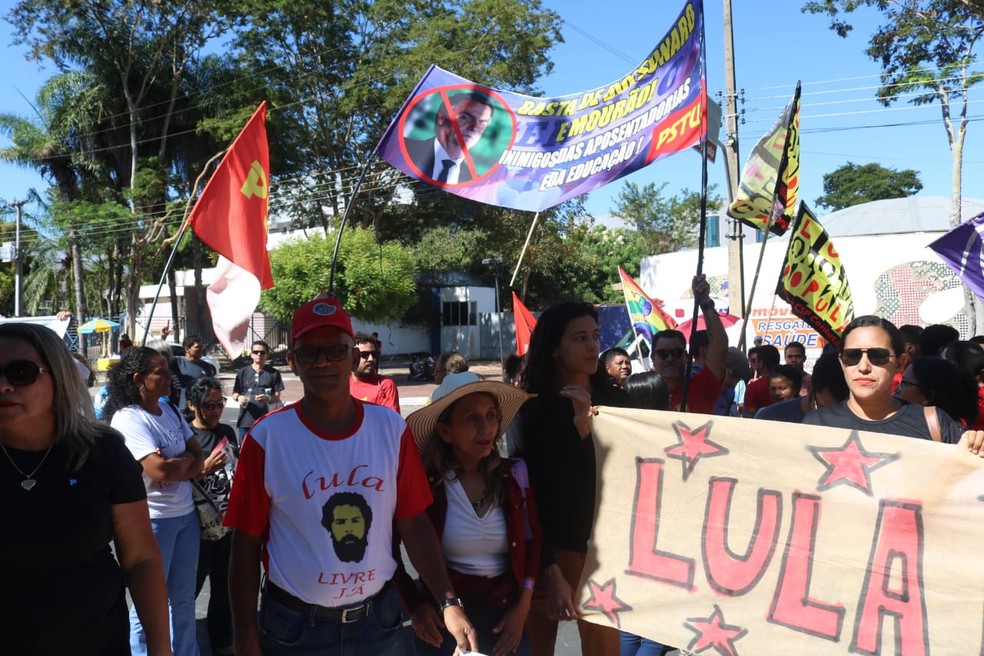 Servidores protestaram contra o governo Jair Bolsonaro — Foto: Lucas Pessoa/G1 PI