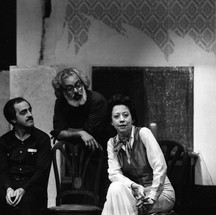 Ary Fontoura com Fernanda Montenegro e Fernando Torres na peça "A mulher de todos nós" (1975) — Foto: José Vidal