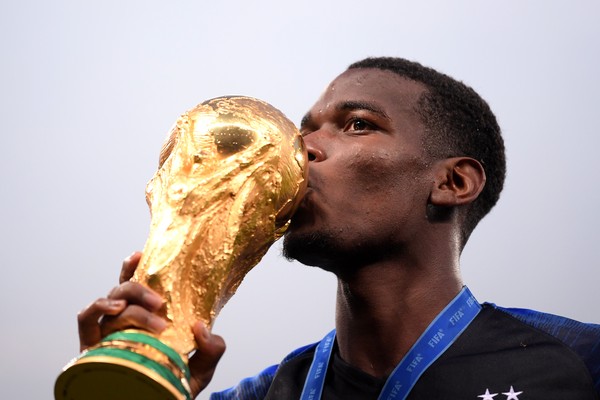 O craque francês Paul Pogba celebrando a vitória francesa na final da Copa do Mundo (Foto: Getty Images)