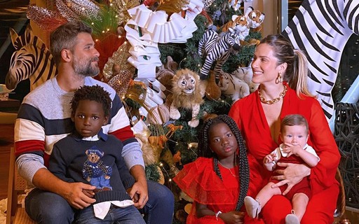 Bruno Gagliasso e Giovanna Ewbank posam com filhos: Natal