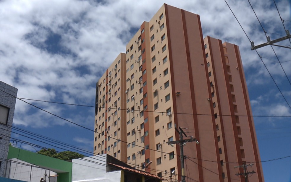 Fogo foi debelado por volta das 12h (Foto: Reprodução/TV Bahia)