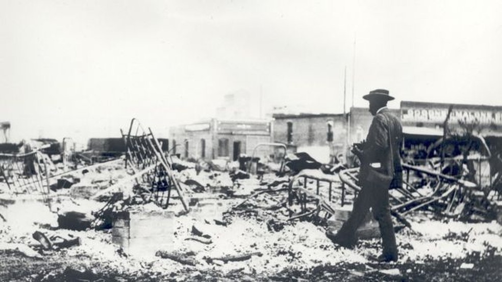 Outrora vibrante, a região ficou reduzida a escombros — Foto: OKLAHOMA HISTORICAL SOCIETY via BBC