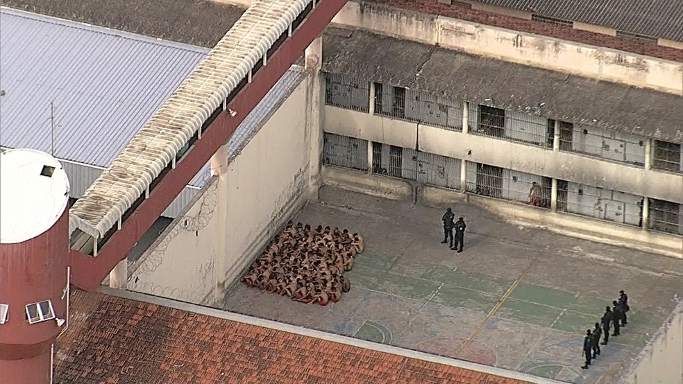 Agentes fazem operação no Ceresp de Betim, na Grande BH Minas Gerais G1