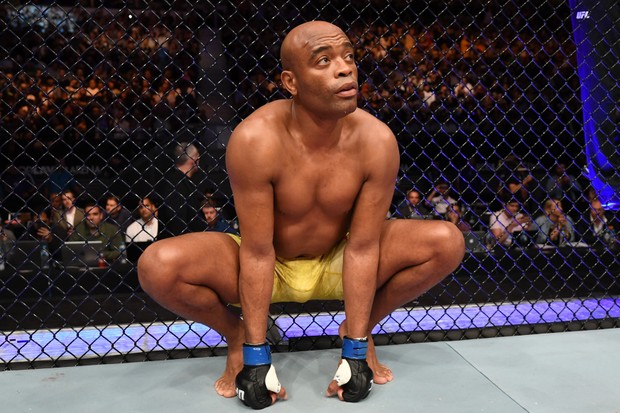 Anderson Silva na tradicional posição que lhe deu a alcunha de Spider (Foto: Getty Images)