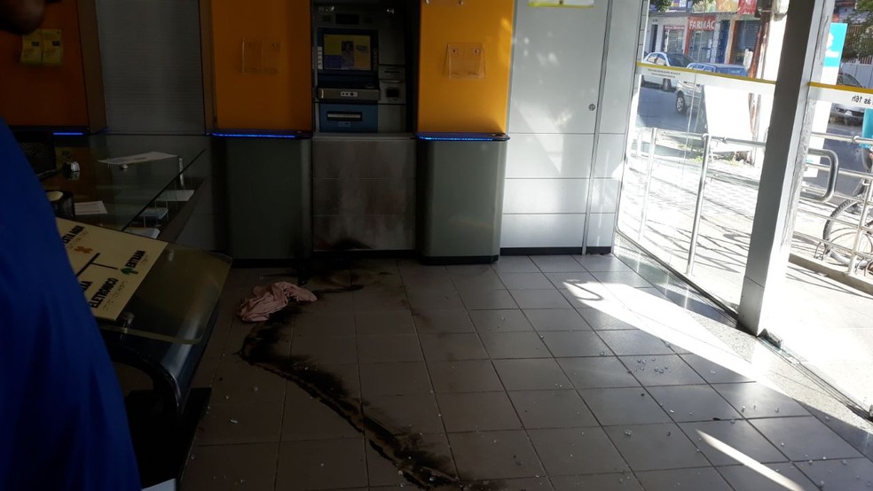Suspeito invadiu agÃªncia do Banco do Brasil em Vila Velha, no EspÃ­rito Santo (Foto: Daniela Carla/ TV Gazeta)
