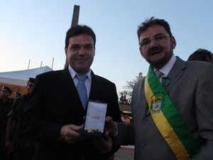 Direto da TV Clube Valter Alencar Neto, recebe a Medalha do Mérito Renascença do Governador Wilson Martins (Foto: Ellyo Teixeira/G1)
