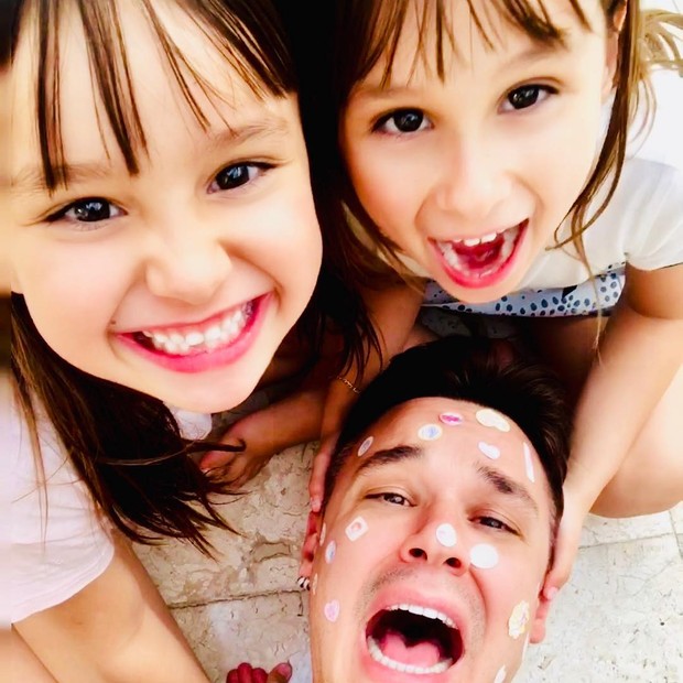 Maya, Kiara e o pai, Leandro do KLB (Foto: Reprodução Instagram)