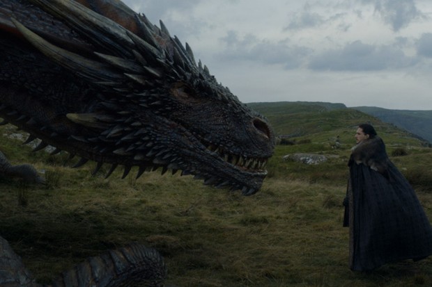 Jon Snow faz um afago no dragão (Foto: Divulgação)