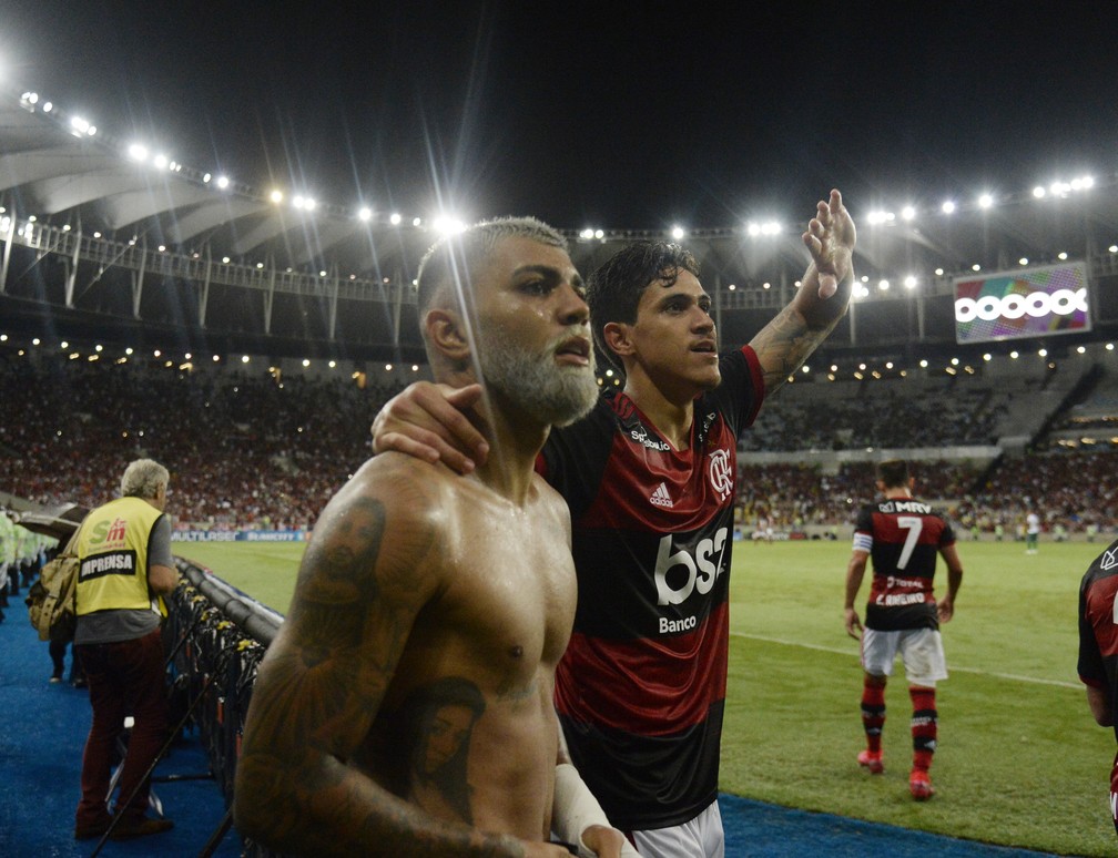 Gabigol e Pedro comemoram gol da virada do Flamengo — Foto: André Durão/GloboEsporte.com