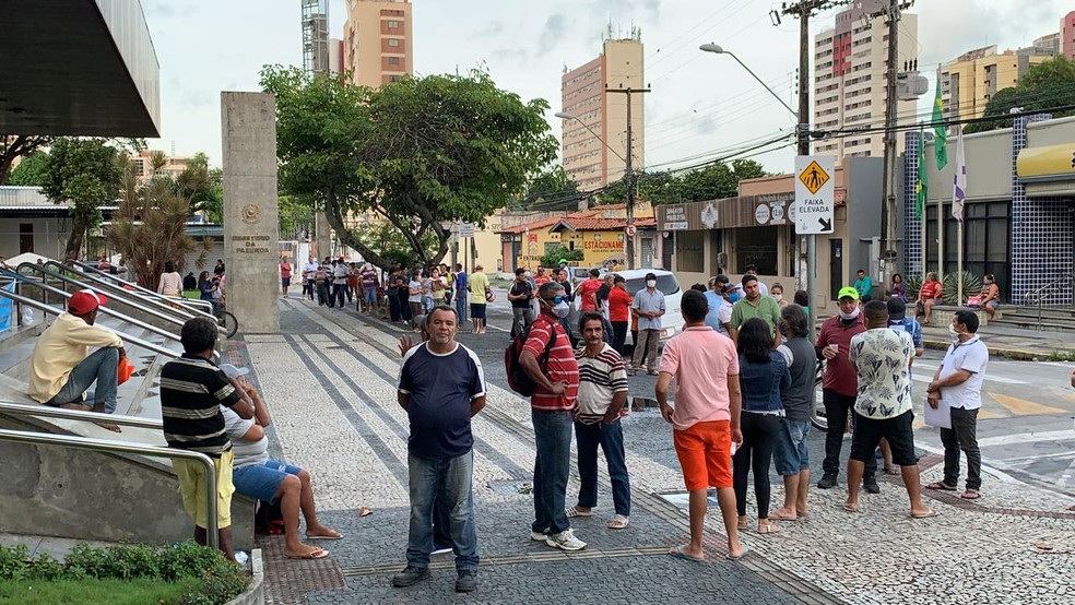 Agências da Receita Federal do Rio têm filas para ...