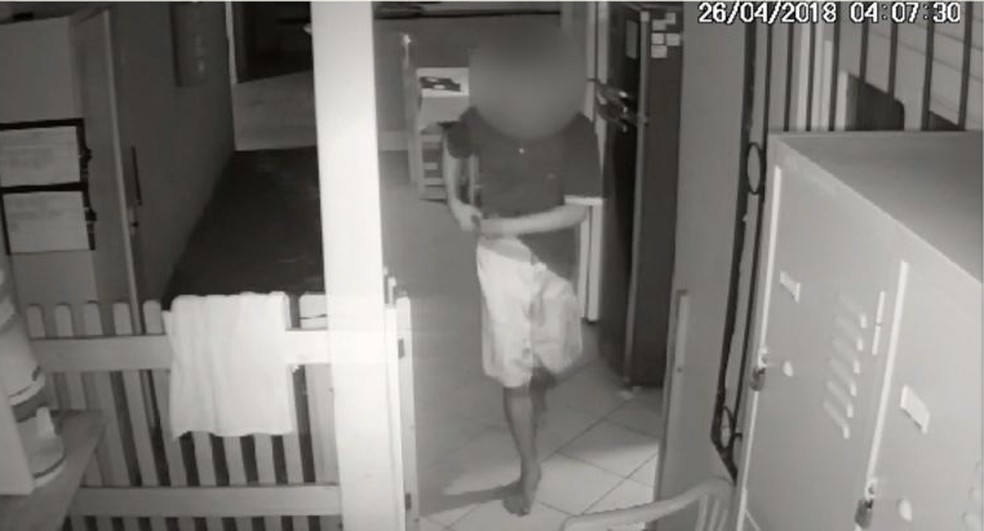 Suspeito invade casa de repouso e furta celular, em Vila Velha (Foto: Reprodução/ TV Gazeta)
