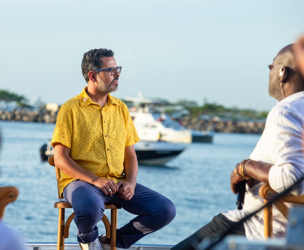 Chico Regueira &eacute; o apresentador do &lsquo;A Roda: Ra&iacute;zes do Samba&rsquo; &mdash; Foto: Globo / Gilberto Junior 