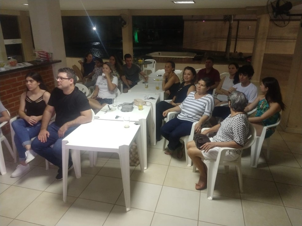 Família e amigos de Ana Lídia Daibes acompanharam emocionados a apresentação dela no Jornal Nacional — Foto: Ruan Gabriel/Rede Amazônica