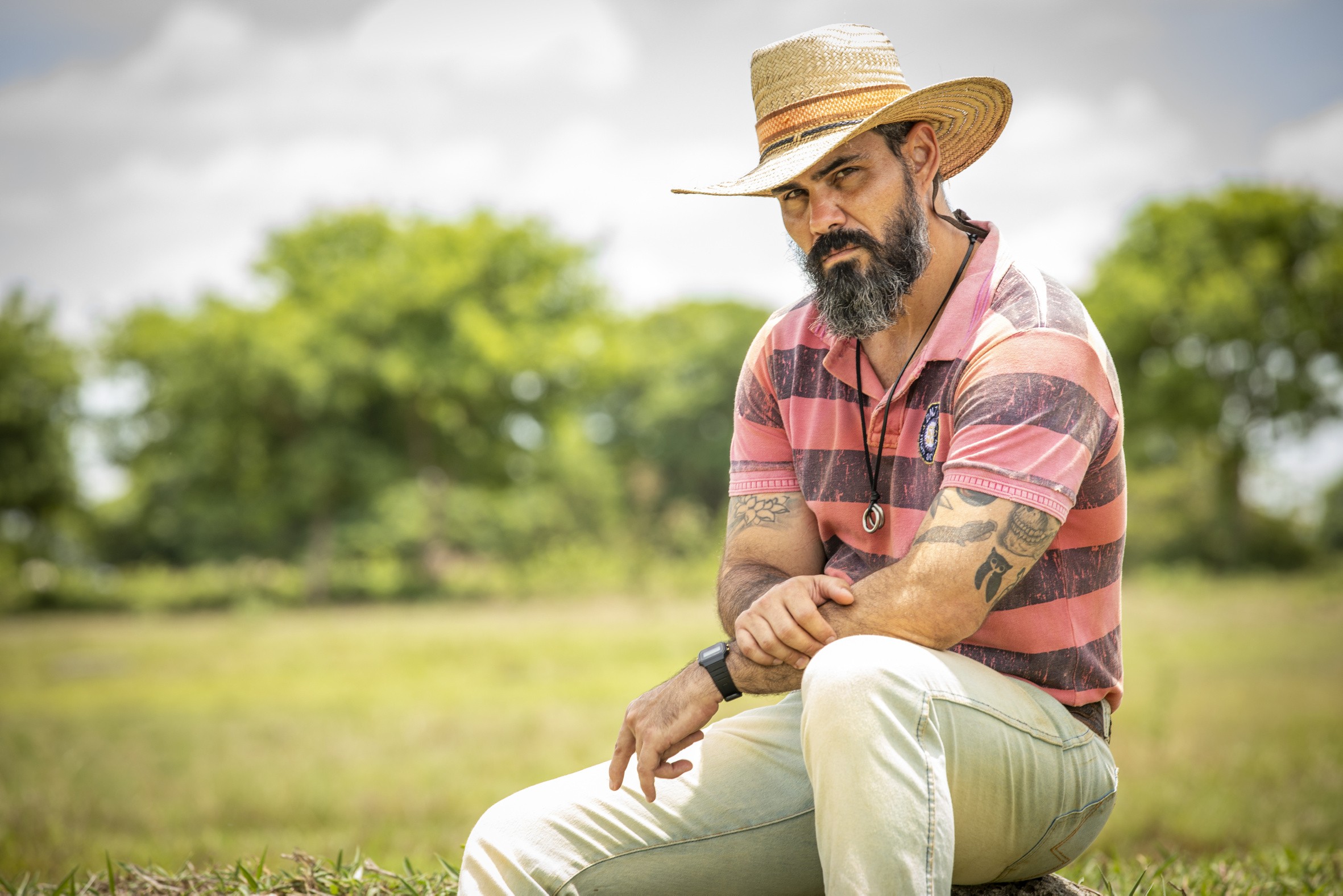 Juliano Cazarré sobre o Alcides de Pantanal: "Quer vingança" - Quem |  Pantanal