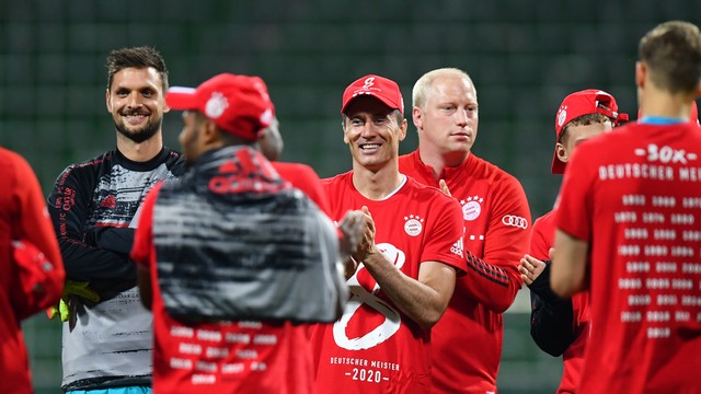 Lewandowski comemora mais um título pelo Bayern de Munique
