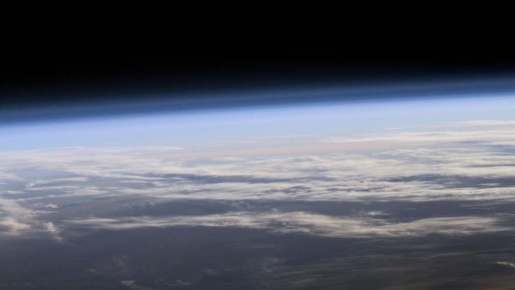 Atmosfera terrestre vista do espaço (Foto: Nasa)