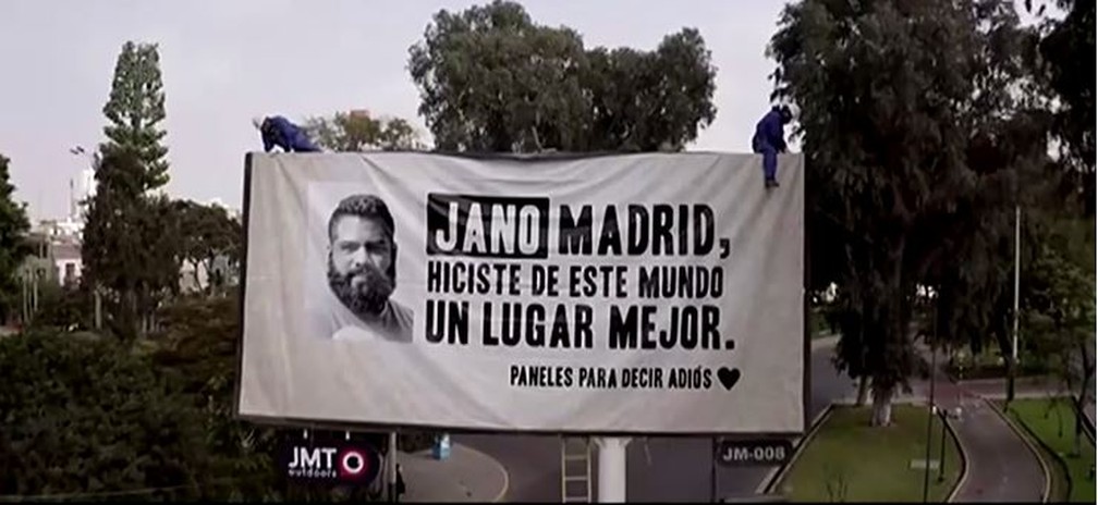 'Jano Madrid, fez deste mundo um lugar melhor', diz outdoor em homenagem a vítima da Covid-19 em Lima, no Peru — Foto: Productora Fertil/Reuters TV