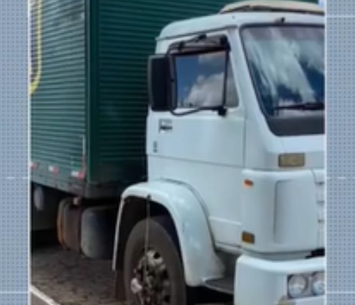 
Mulher é presa por suspeita de roubar caminhão com 14 toneladas de café na BA; dono do veículo foi sequestrado e levado para cativeiro