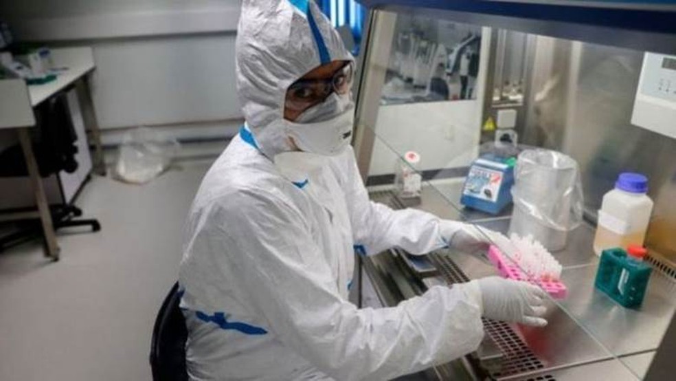 Primeiro diagnóstico de Sars-Cov-2 no Brasil ainda é considerado incerto e estudos apontam que vírus chegou ao país antes do primeiro caso confirmado — Foto: Getty Images via BBC