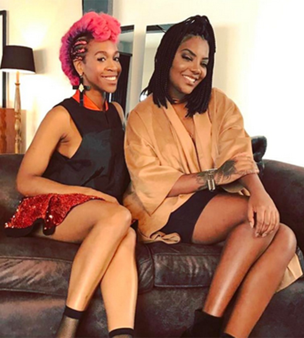 Karol Conka Garante Que Vai Manter A Cor Rosa No Cabelo Nao Consigo Sair Dela Beleza Gshow
