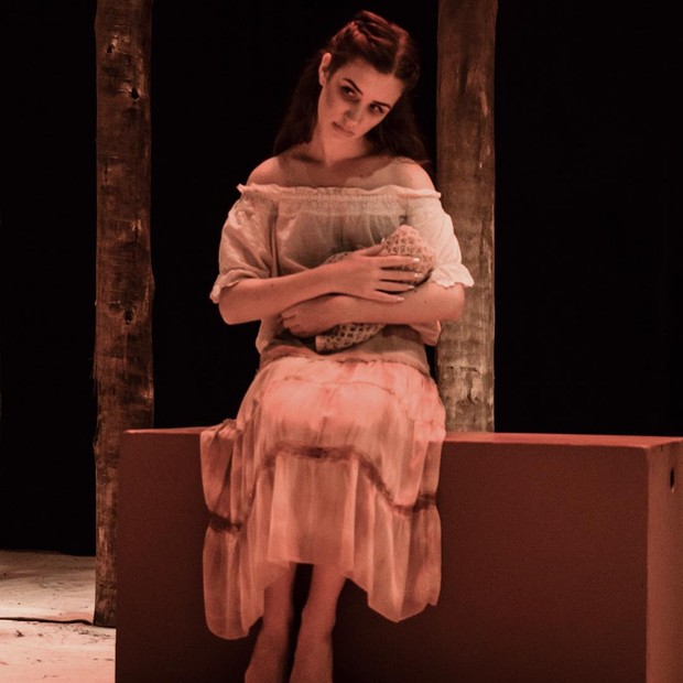 Thaisa Carvalho na peça Lua de Sangue, encenada em 2019 (Foto: Reprodução/Instagram)