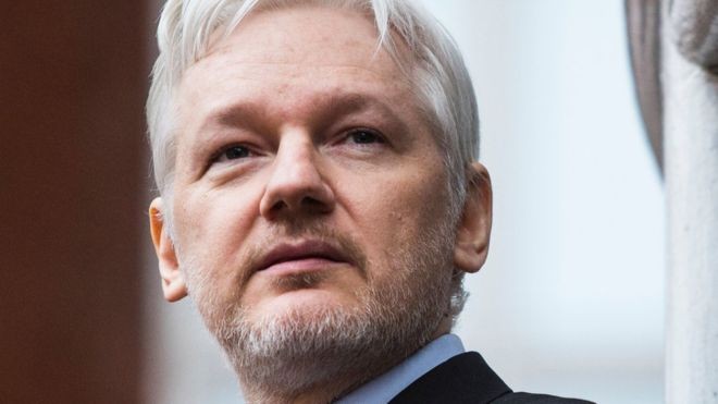 Julian Assange pediu asilo na embaixada do Equador em Londres em 2012 (Foto: Getty Images via BBC News Brasil)