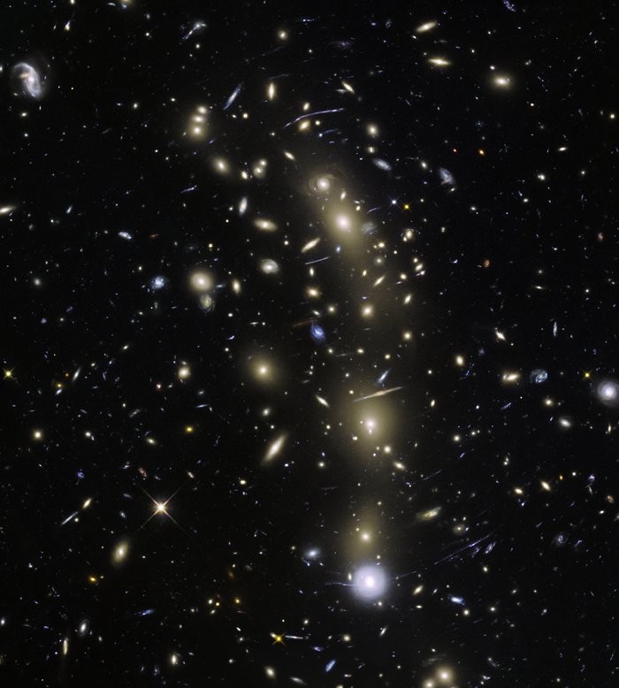 Fronteira final do aglomerado de galáxias MACS J0416.1–2403 (Foto: NASA, ESA and the HST Frontier Fields team (STScI))