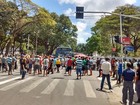 Protesto de ambulantes interdita trânsito no Centro de João Pessoa
