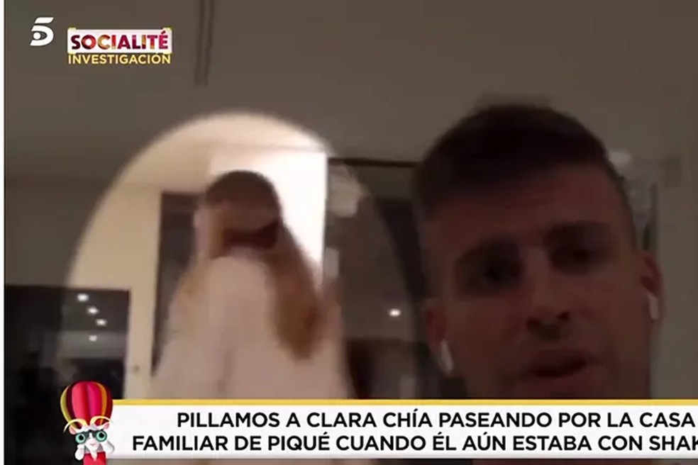 O flagra exibido no programa de tv espanhol ainda em dezembro do ano passado  — Foto: Reprodução