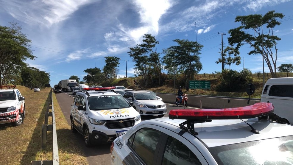 Acidente foi registrado na Rodovia Raposo Tavares (SP-270), em Álvares Machado — Foto: Paula Sieplin/TV Fronteira