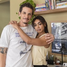 Rafael Losso e Dandara Mariana em 'Travessia' — Foto: Fábio Rocha / Rede Globo / Divulgação 