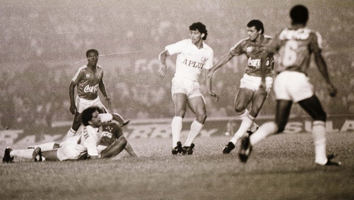 Sem glamour, Cruzeiro e Internacional fazem jogo dos desesperados em BH