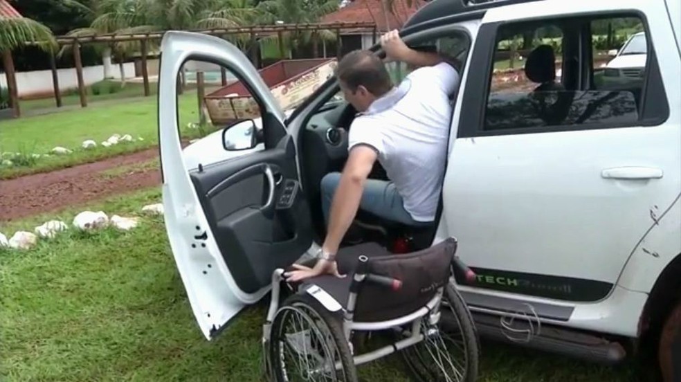 Pessoa com deficiência física pode adquirir carro com preço até 25% menor, com as isenções de impostos (Foto: Reprodução/TV Morena)