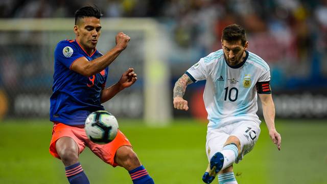 Falcao Garcia e Messi, durante Argentina x Colômbia, pela Copa América