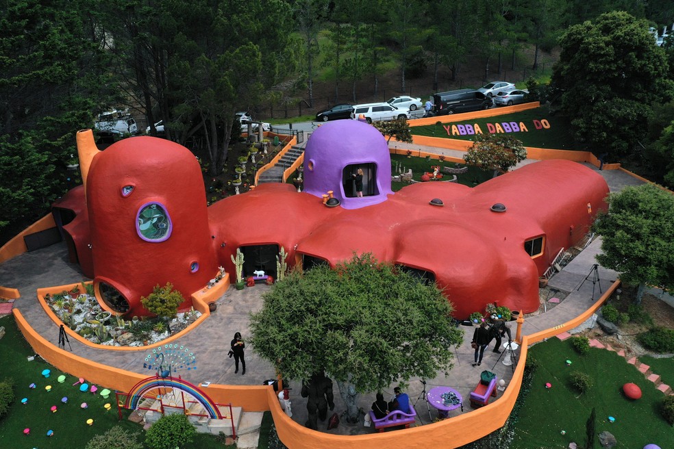 Casa inspirada em Os Flintstones, em Hillsborough, Calif&oacute;rnia &mdash; Foto: Getty Images