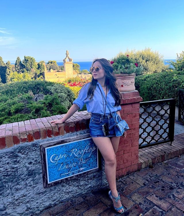Larissa Manoela abre álbum em Capri (Foto: Instagram / Reprodução)