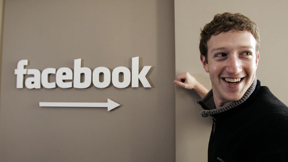 Fundador do Facebook, Mark Zuckerberg, na sede da rede social em Palo Alto, na CalifÃ³rnia â€” Foto: Paul Sakuma, File/AP