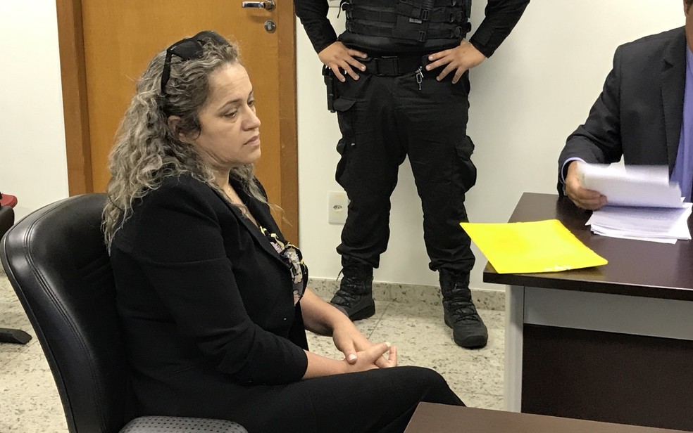 Sueli Gomes Ã© ouvida em processo que investiga a morte de  Luciano Carvalho Couto â Foto: Vitor Santana/ G1