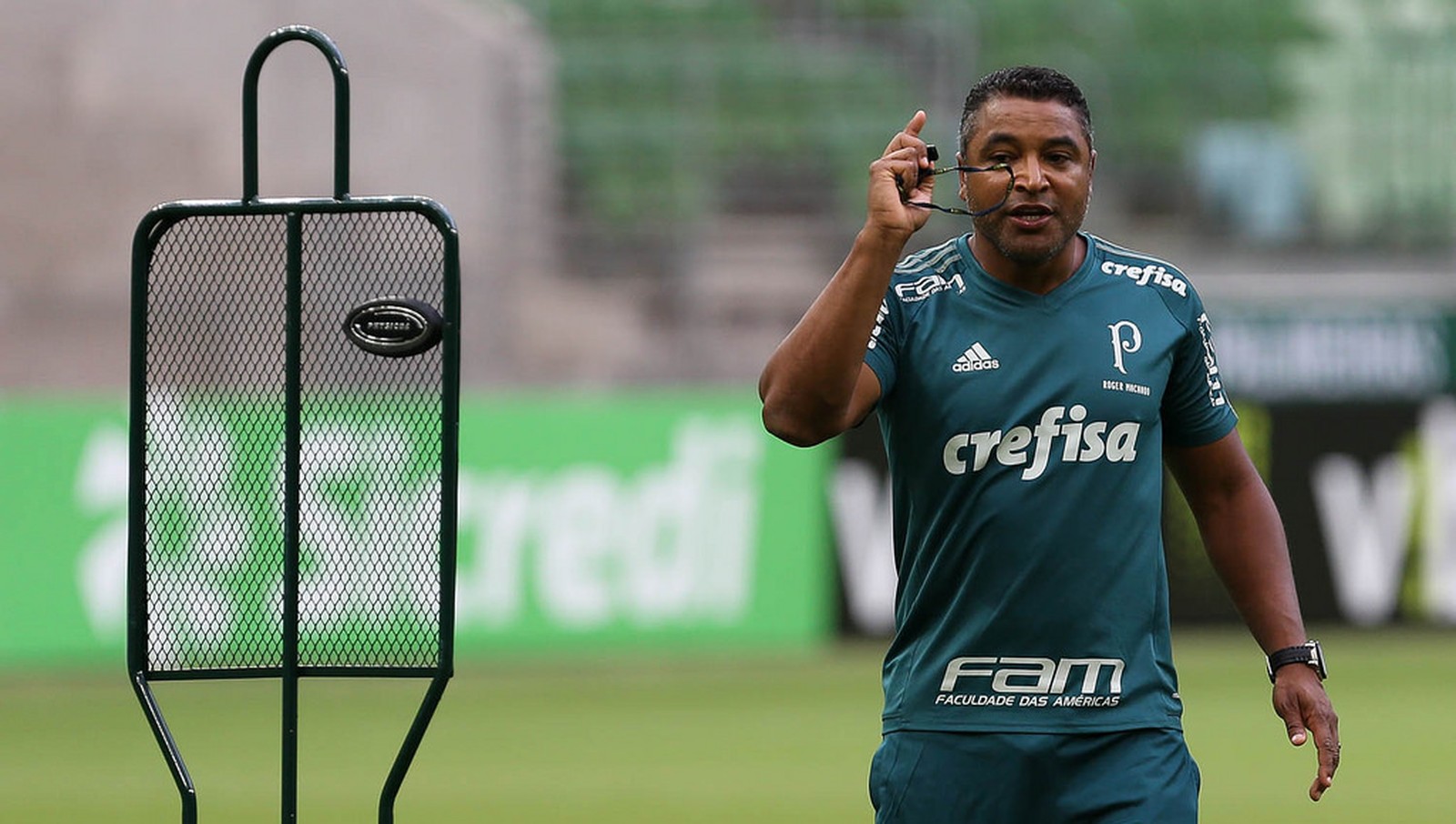 Técnico  fez atacantes ajudarem o Palmeiras a ter bons números defensivos