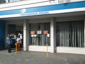 Agência do INSS anuncicava a greve dos peritos nesta sexta-feira (Foto: Wesley Justino/EPTV)